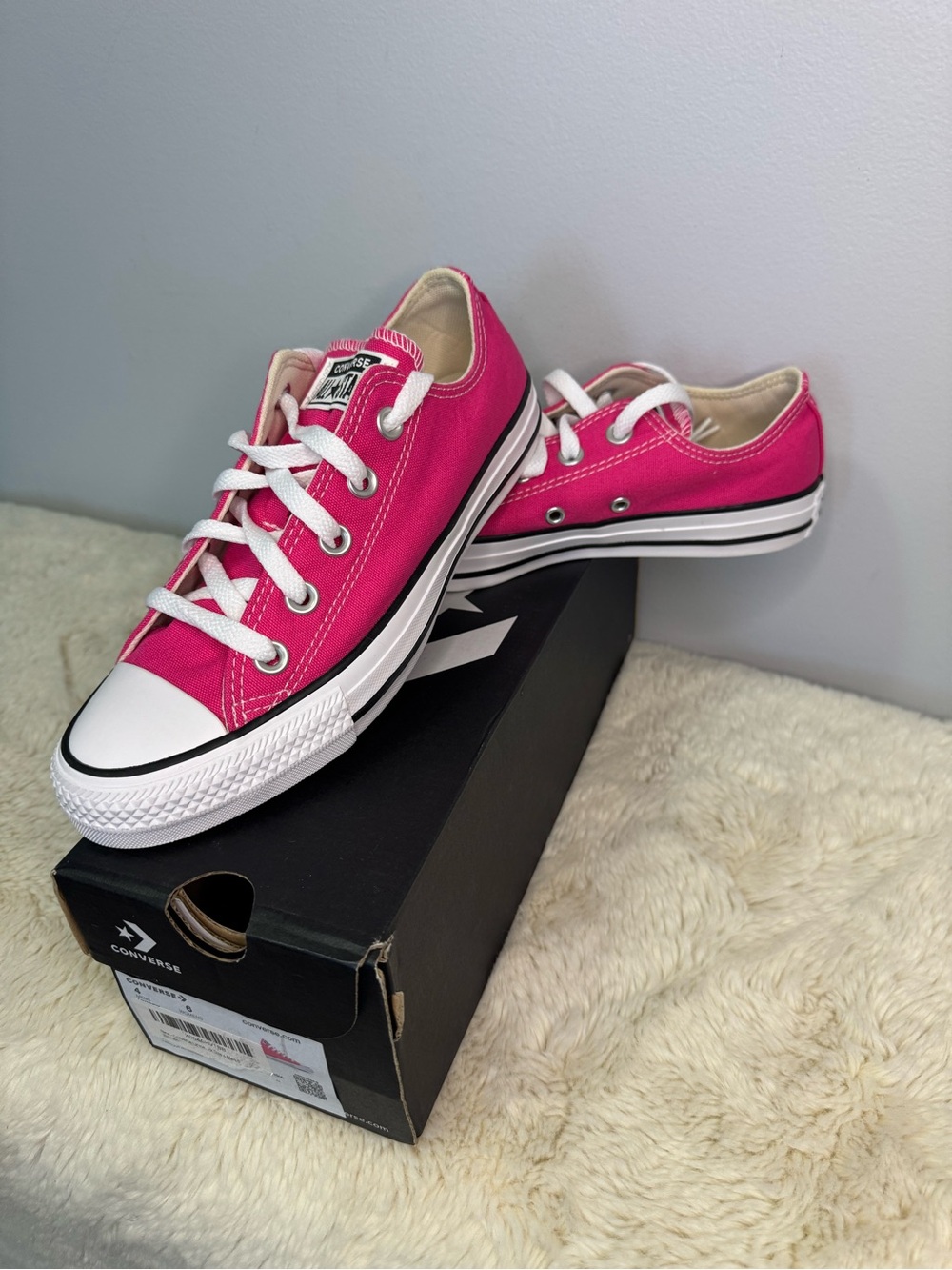 Converse Chuck Taylor All Star Pink White Canvas Low Top Lace Up Women 6